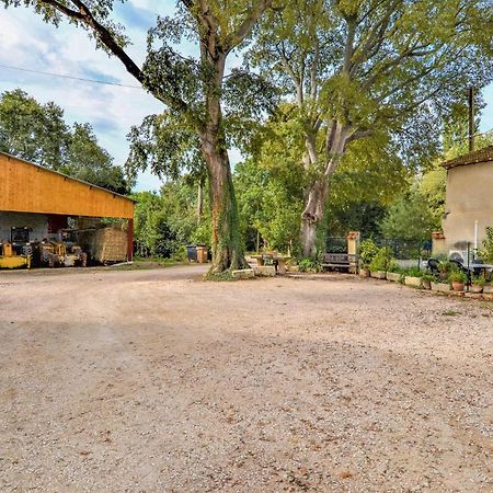 Lovely Home In Arles With Kitchen Exterior foto
