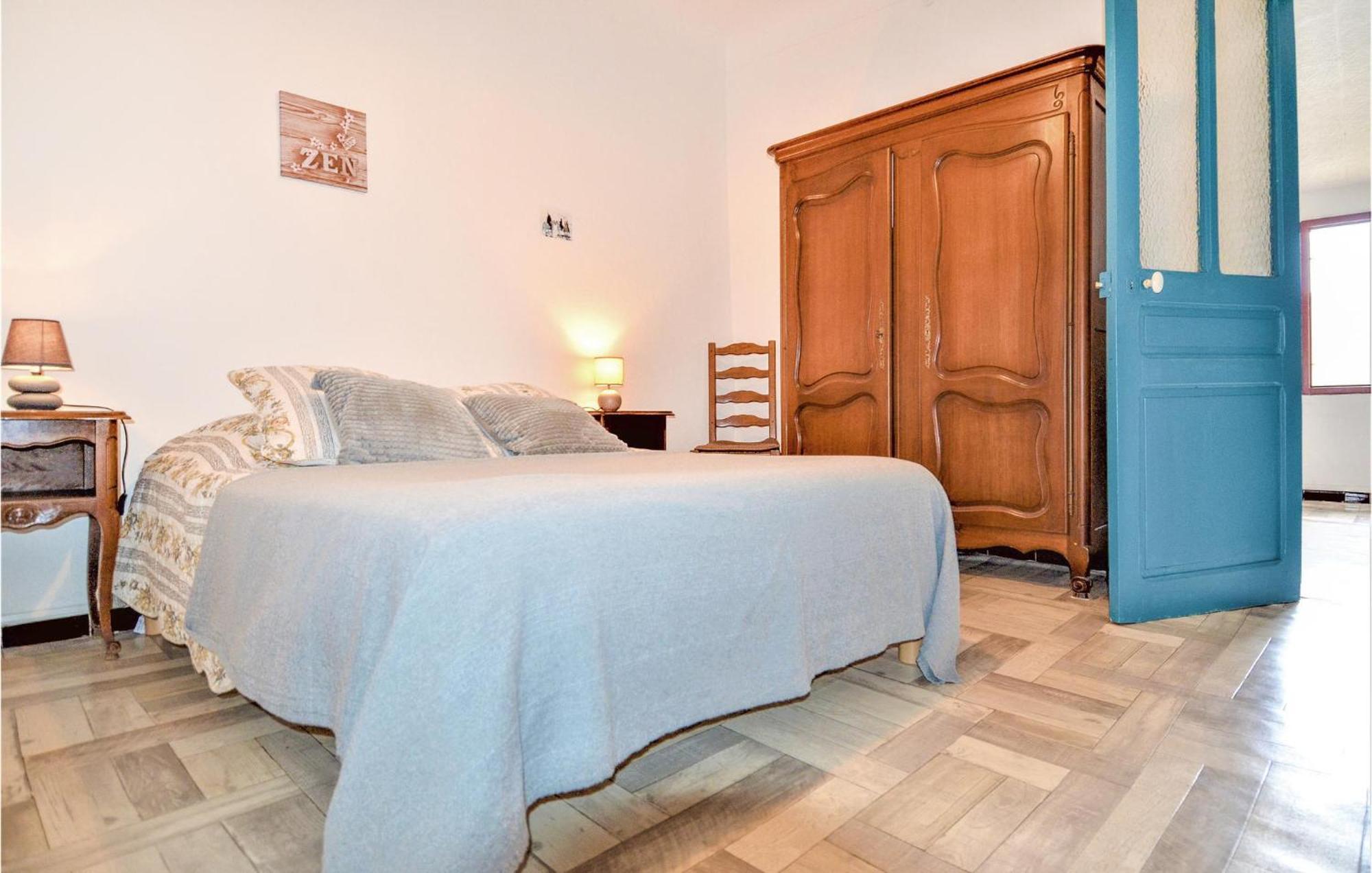 Lovely Home In Arles With Kitchen Exterior foto