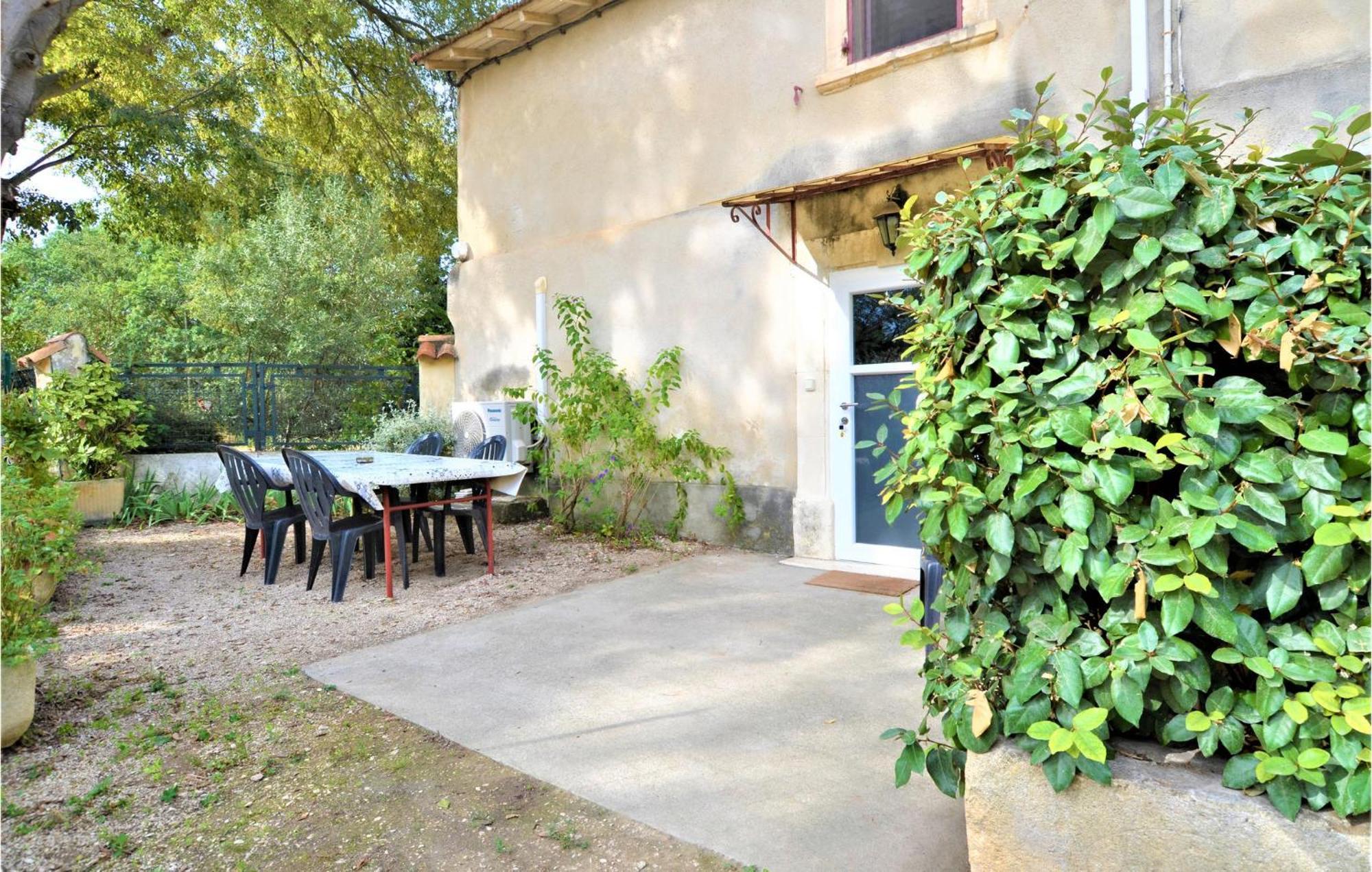 Lovely Home In Arles With Kitchen Exterior foto